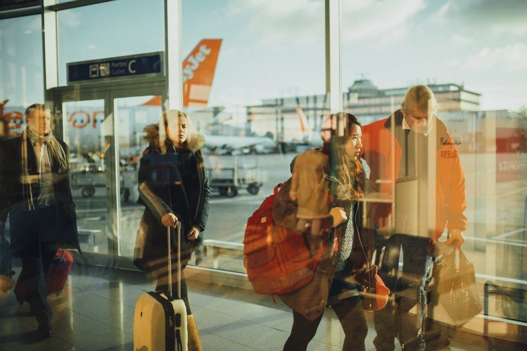 etias viajante aeroporto 1024x682 - Europa confirma: em 2022 ETIAS será necessário para entrar na Europa