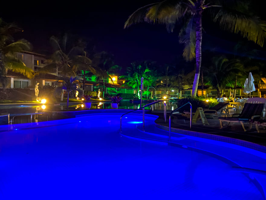 piscina noite hotel atlantico buzios - Onde ficar em Búzios: hotéis testados e aprovados!