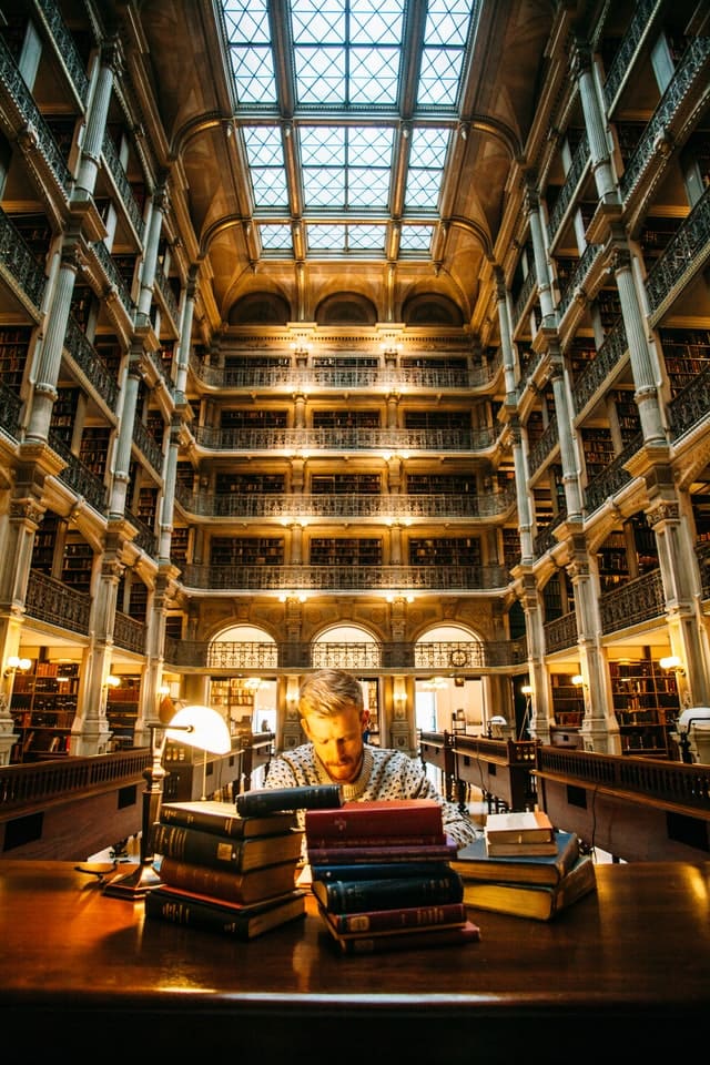 George Peabody biblioteca 1 - As bibliotecas mais lindas do mundo. Top 12 para guardar!