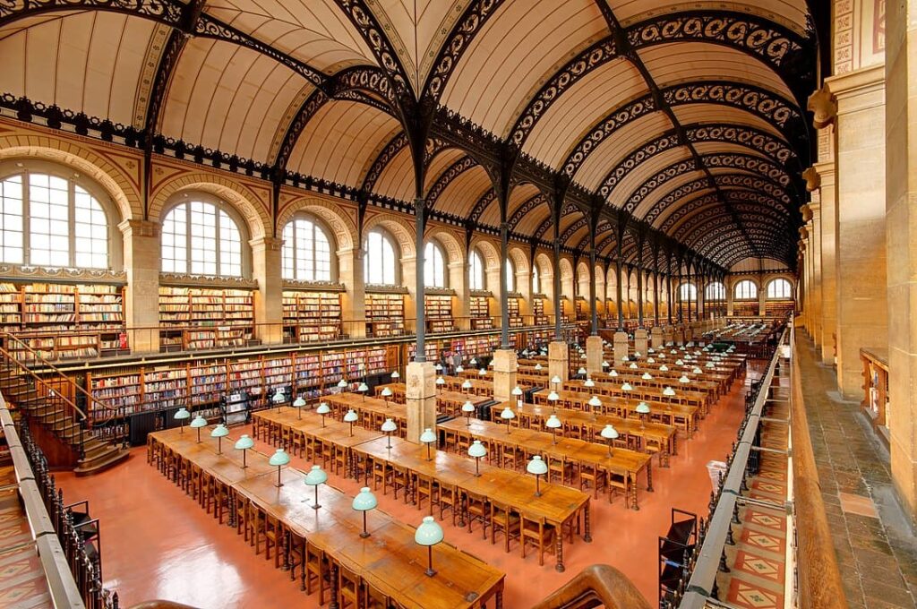 Salle de lecture Bibliotheque Sainte Genevieve 1024x680 - As bibliotecas mais lindas do mundo. Top 12 para guardar!