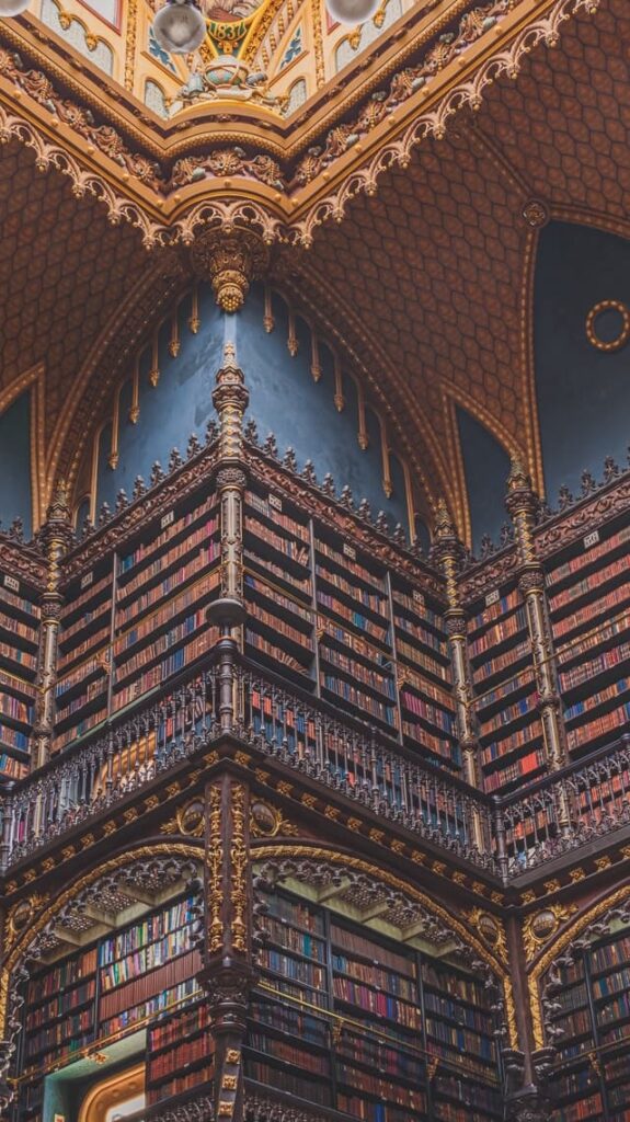 gabinete real portugues 1 575x1024 - As bibliotecas mais lindas do mundo. Top 12 para guardar!