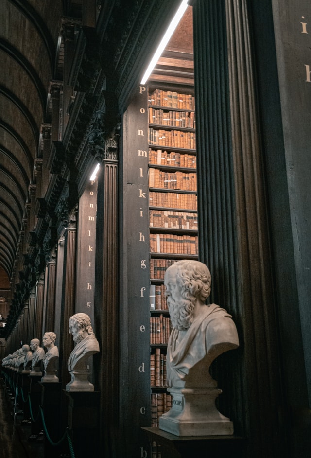 trinity college library - As bibliotecas mais lindas do mundo. Top 12 para guardar!