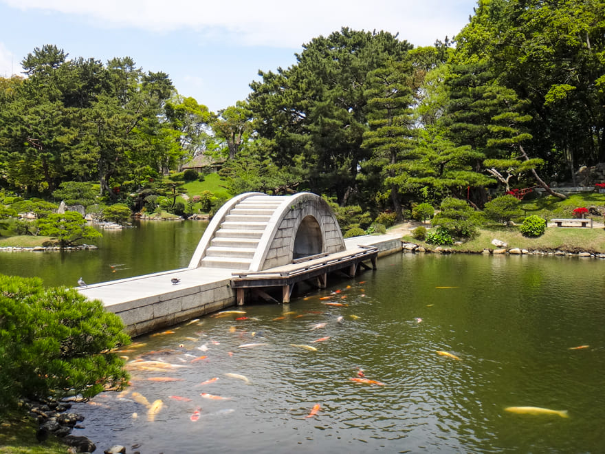 lago carpas jardim Shukkeien - O que fazer em Hiroshima. Super roteiro de viagem de 2 dias