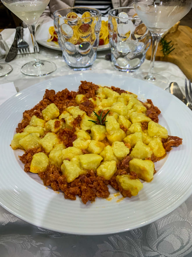 nhoque molho de salame cristofoli - Almoço na vinícola Cristofoli: bom vinho e charme em Bento Gonçalves