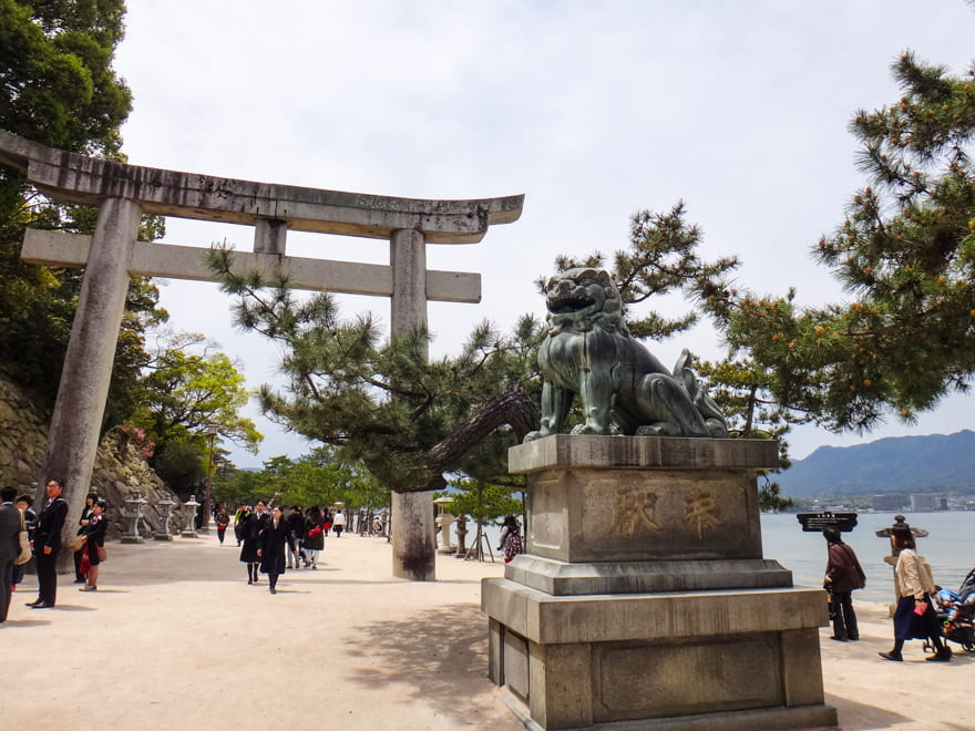entrada templo miyajima - Ilha Sagrada de Miyajima: tudo para você conhecer e se encantar.
