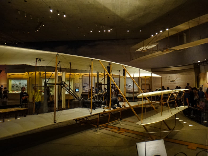 aviao irmas wright smithsonian - Museu do Ar e do Espaço Washington DC: imperdível na capital dos EUA