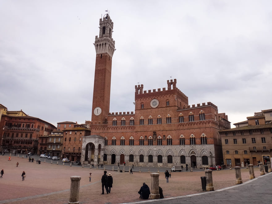 Torre del Mangia siena roteiro 1 dia viagem - O que fazer em Siena Itália. Roteiro de 1 dia completo para você! [8on8]