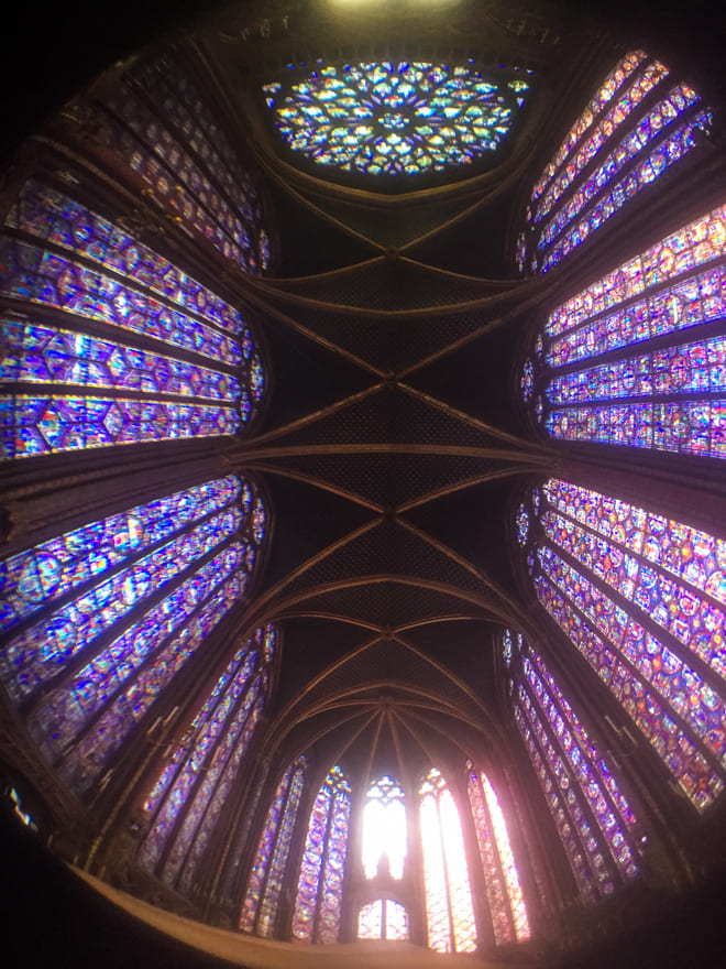 detalhes vitral teto sainte chapelle paris - Sainte-Chapelle em Paris: a igreja mais incrível na cidade [8on8]