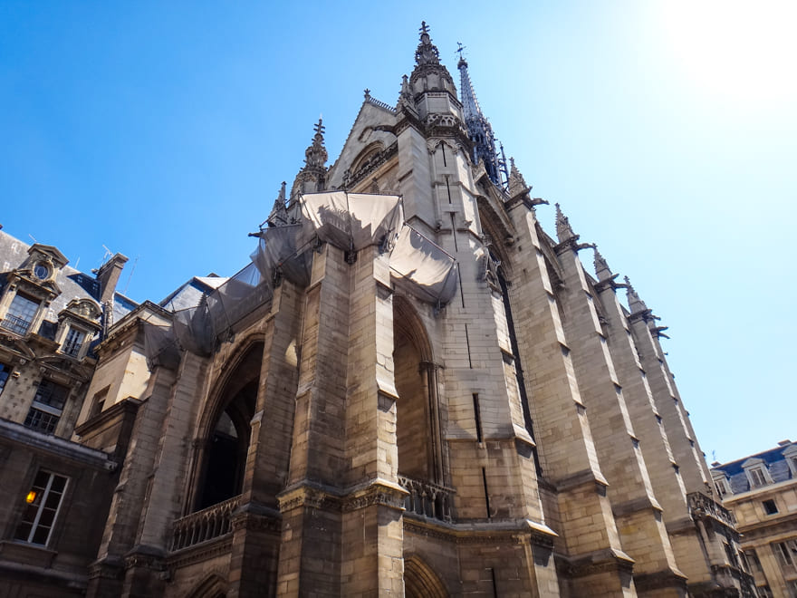 fachada igreja - Sainte-Chapelle em Paris: a igreja mais incrível na cidade [8on8]