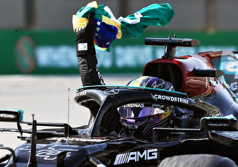 hamilton bandeira br capa - Corrida de Fórmula 1 em Interlagos: como é assistir ao vivo o GP Brasil F1