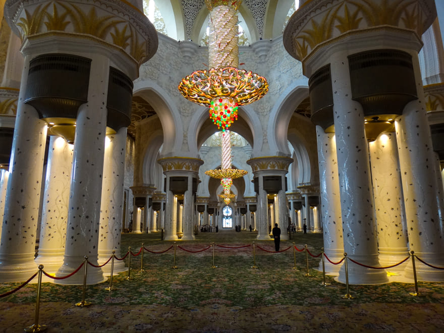 Mesquita Sheikh Zayed salao abu dhabi - Mesquita Sheikh Zayed Grand Mosque: a linda mesquita de Abu Dhabi