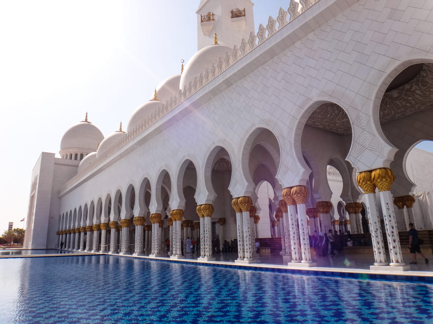 lago frente Mesquita Sheikh Zayed - Mesquita Sheikh Zayed Grand Mosque: a linda mesquita de Abu Dhabi
