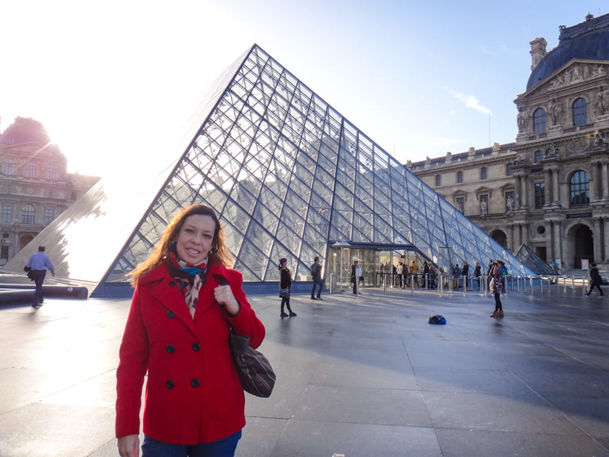 visitando museu de paris louvre - Museus de Paris: 8 principais museus de Paris para visitar (com bônus!)