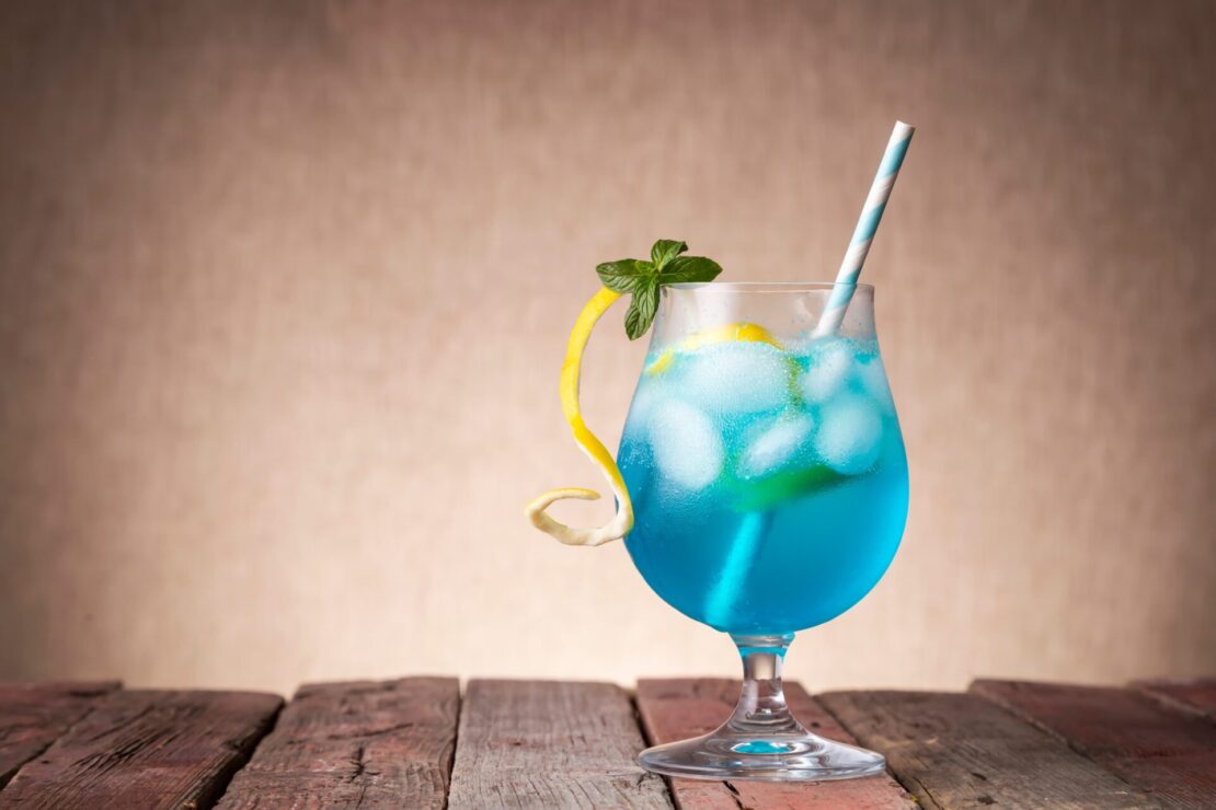 blue curacao bebida famosa da ilha