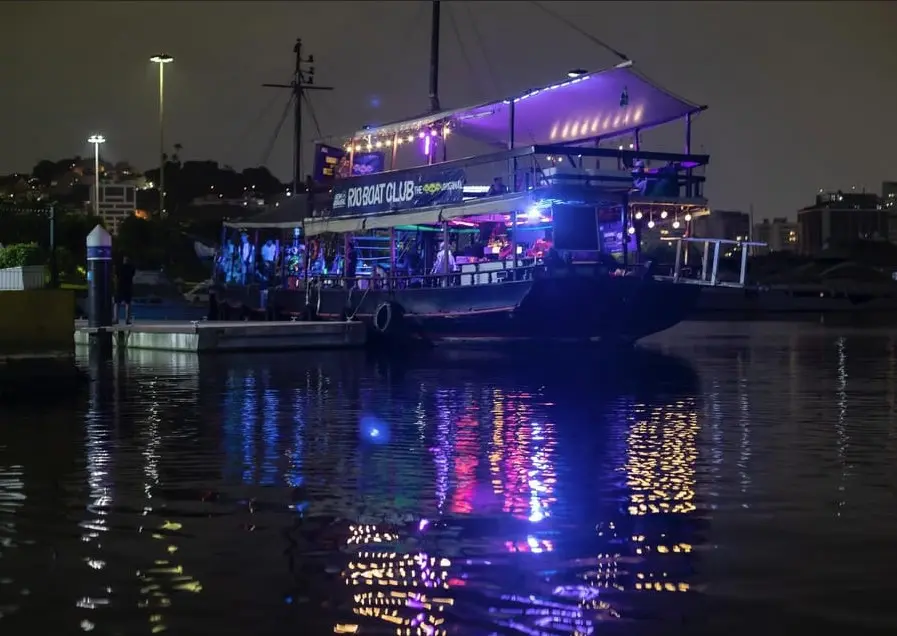 melhor passeio de barco com bar no Rio de Janeiro - Lets Fly Away