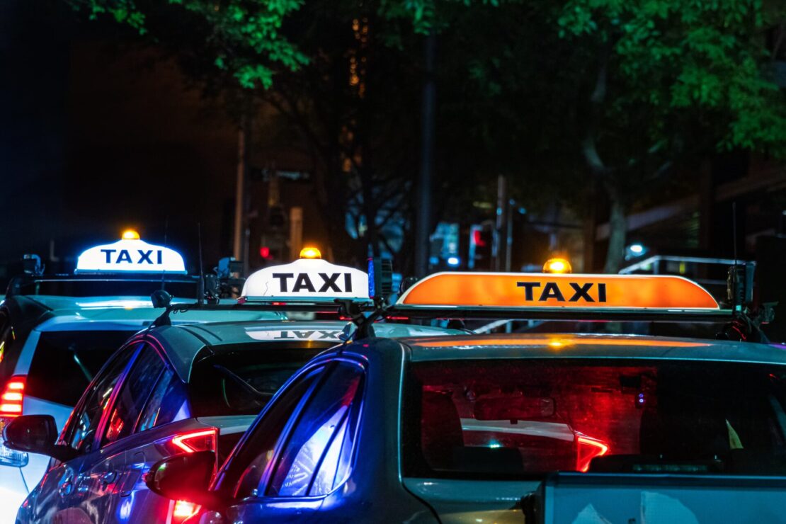 taxi como ir do aeroporto de sydey para o centro lets fly away