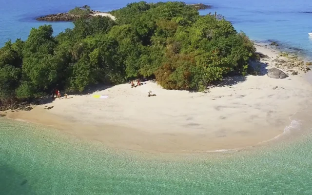 passeio de barco Angra dos Reis - Lets Fly Away
