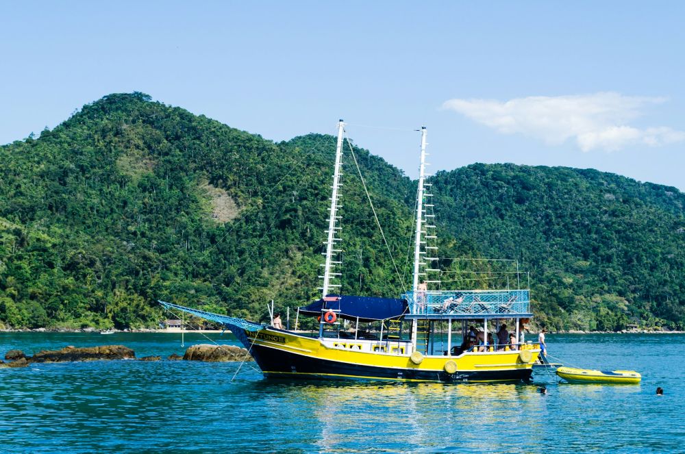 passeio de barco em Paraty - Lets Fly Away