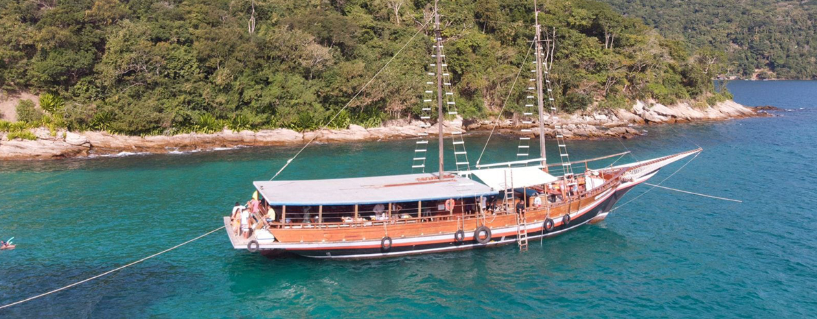 passeio de barco Angra dos Reis - Lets Fly Away