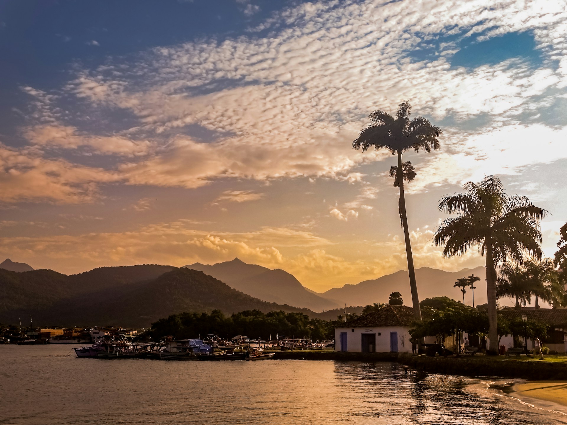 passeio de barco em Paraty - Lets Fly Away
