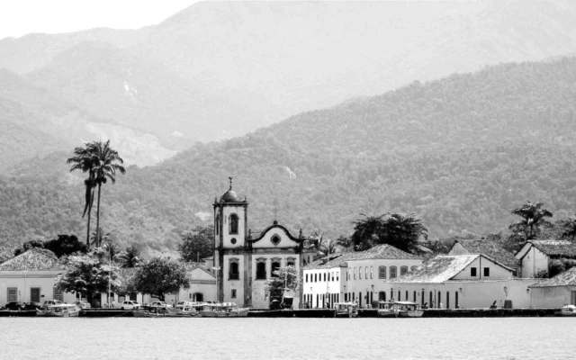 passeio de barco em Paraty - Lets Fly Away