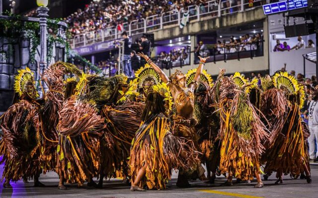 Rio de Janeiro em fevereiro - Lets Fly Away