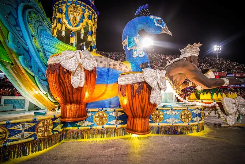Carnaval no Rio de Janeiro em fevereiro - Lets Fly Away