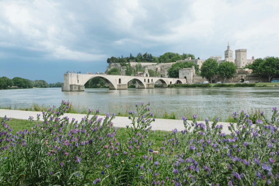 cidades para conhecer na franca avignon | lets fly away