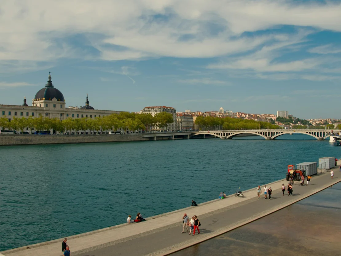 lyon franca cidade fora paris | lets fly away