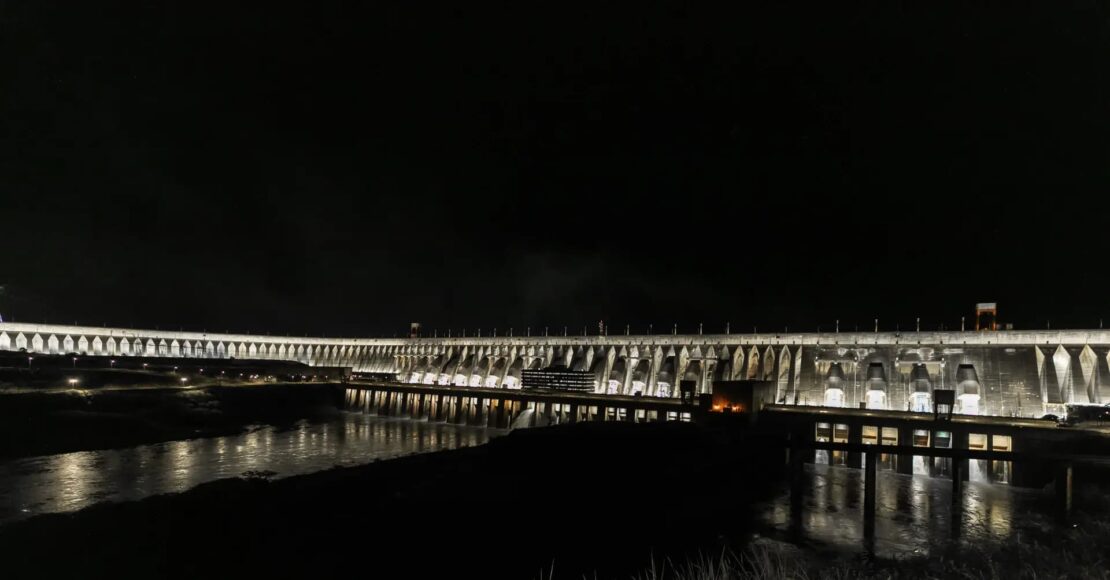 itaipu iluminada