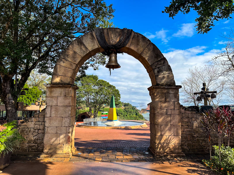 Marco das Três Fronteiras Foz do Iguaçu: Guia Completo 2025 marco das tres fronteiras foz do iguacu obelisco | lets fly away